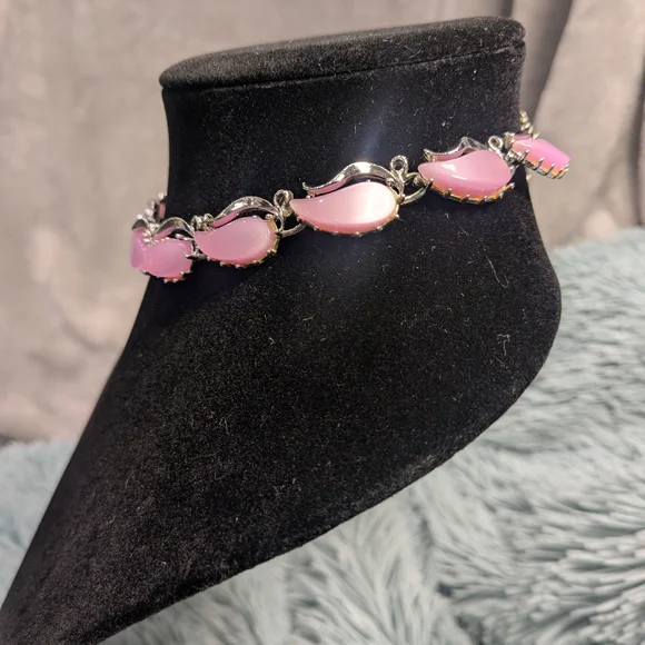 1950s Vintage Thermoset Barbie Pink 3 Piece Jewelry Set - Picture 8 of 15